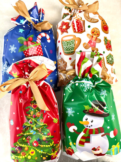 The adorable little items in the Christmas gift box - knitted bags and various phone holders