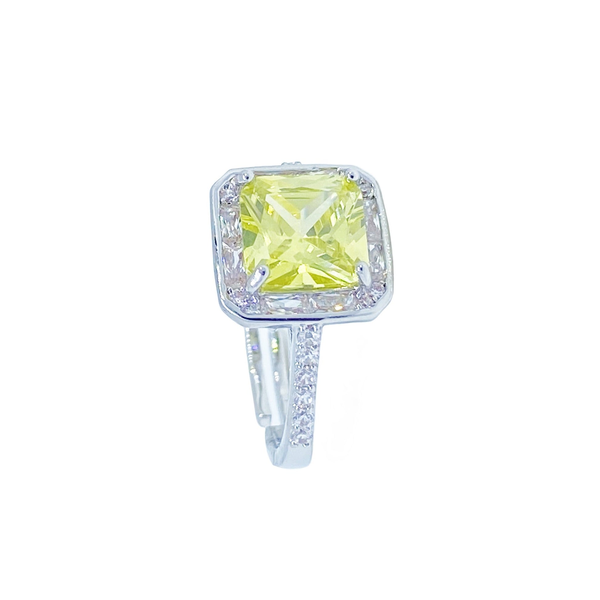 High - end rings sold at a discount - BEAR GIRL