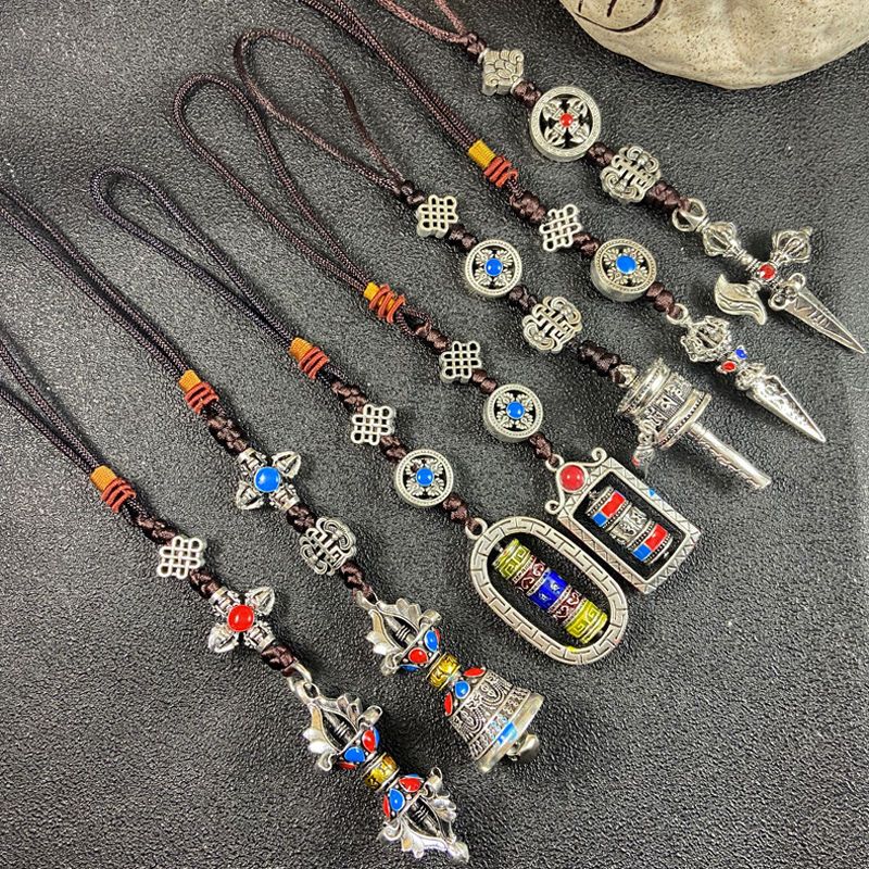 Ethnic-style Tibetan souvenirs: cross-style vajra pendants, small prayer pendants, pendants for carts, and accessories