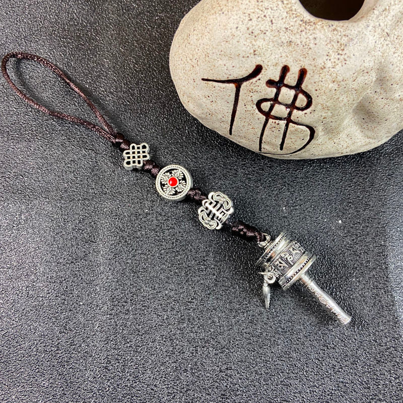 Ethnic-style Tibetan souvenirs: cross-style vajra pendants, small prayer pendants, pendants for carts, and accessories