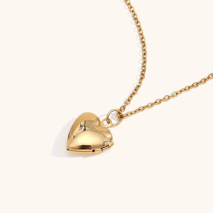 European and American high-end heart-shaped pendant, stainless steel plated with 18K gold, December Stone Picture Box Necklace for Women