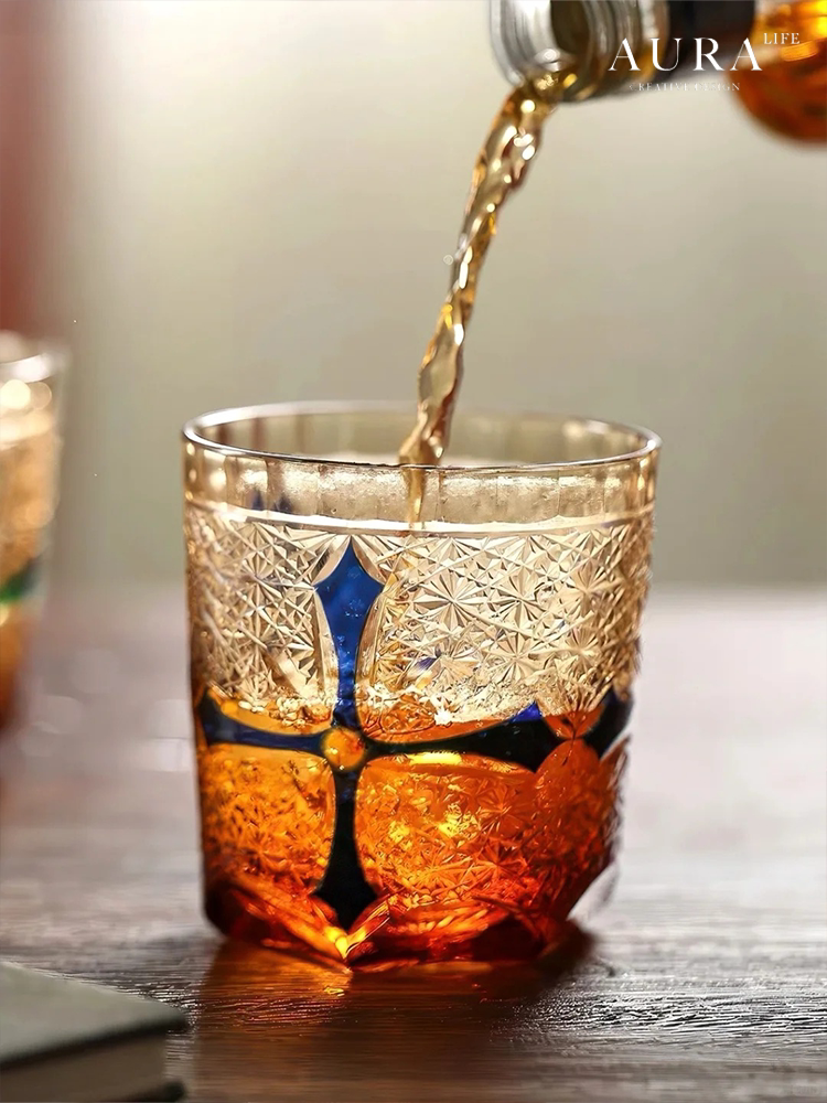 AURA'S niche high-end blue daisy light luxury gold armor hand-carved amber cross whiskey glass