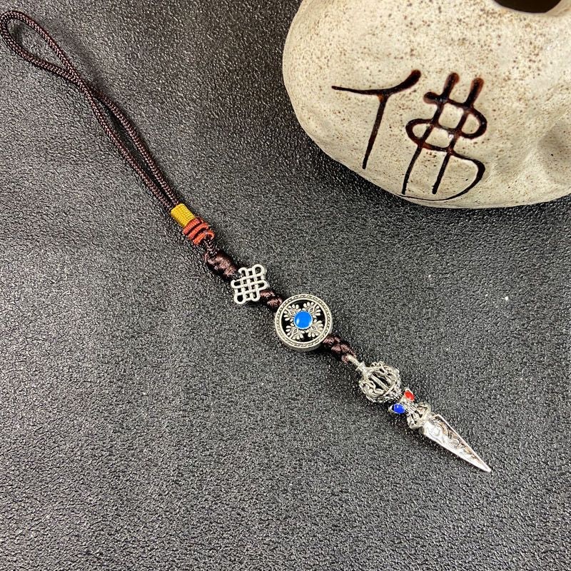 Ethnic-style Tibetan souvenirs: cross-style vajra pendants, small prayer pendants, pendants for carts, and accessories