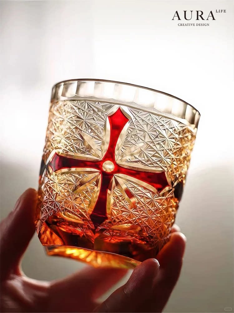 AURA'S niche high-end blue daisy light luxury gold armor hand-carved amber cross whiskey glass