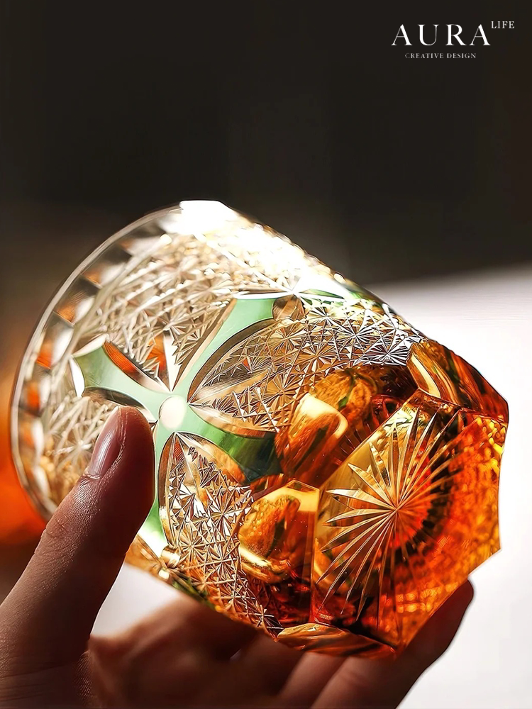 AURA'S niche high-end blue daisy light luxury gold armor hand-carved amber cross whiskey glass