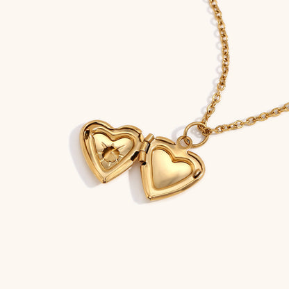 European and American high-end heart-shaped pendant, stainless steel plated with 18K gold, December Stone Picture Box Necklace for Women