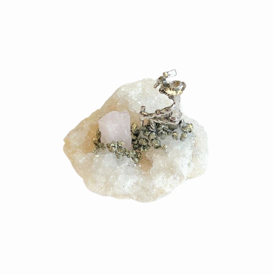 Features Energy blessed crystal stones with crystal bags that can divinate yourself - BEAR GIRL
