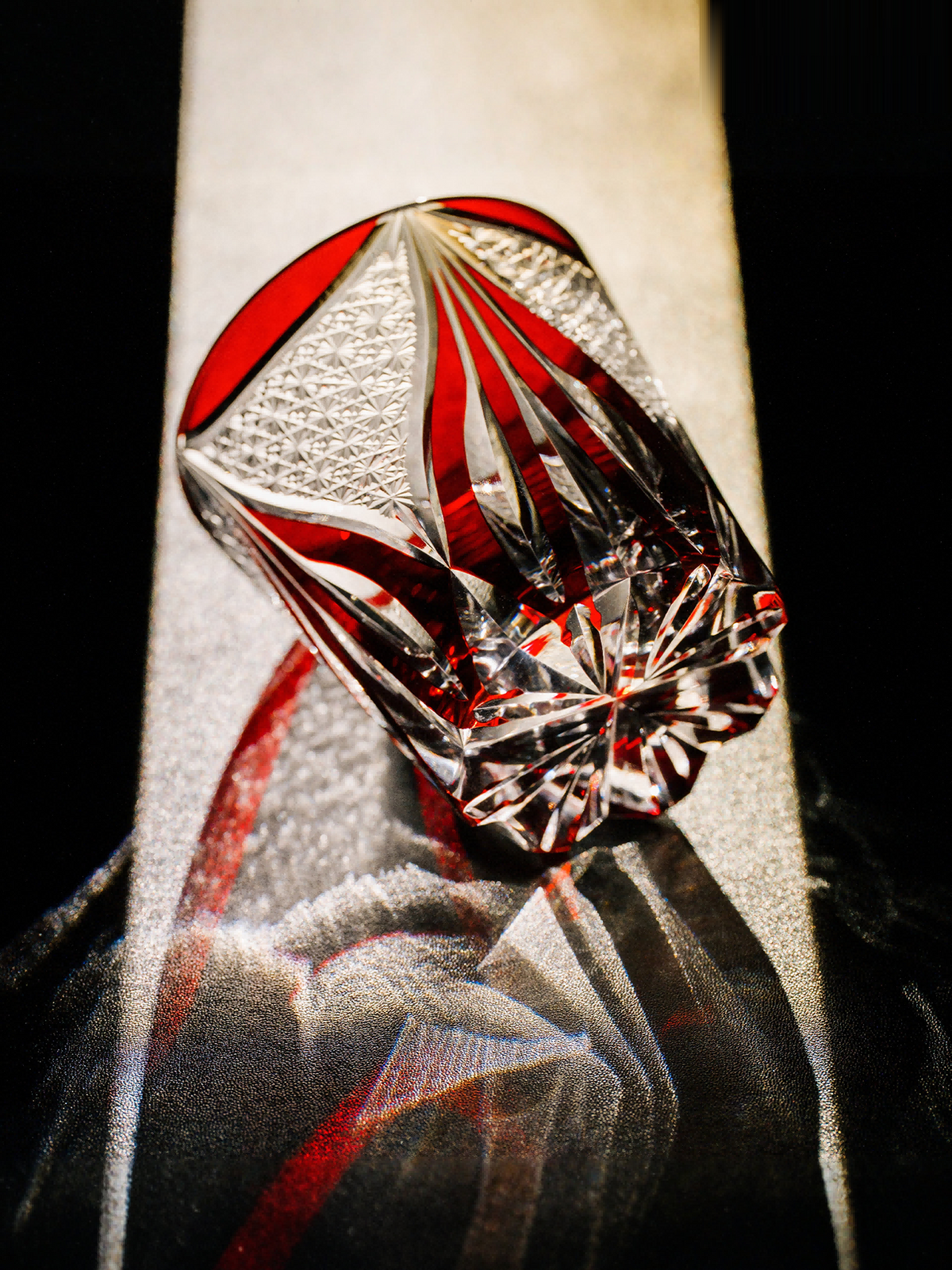 Blue Tide Phantom Edo Kiriko Whisky Glass — design and cut detail